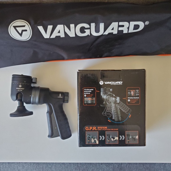 Vanguard Alta Pro 263AT + GH-100 Pistol Grip Ball Head - Picture 3 of 16